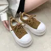 Tenis blancos de plataforma, de tamaño pequeño, que aumentan la altura, para mujer, nuevo estilo 2026, con punta en forma de concha, suela gruesa y un diseño lindo y extragrande, adecuados para uso casual y deportivo.