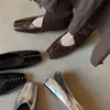 Zapatos Mocasín de Cuero Genuino de Tacón Medio Cuadrado con Remaches, Diseño de Nicho Minimalista y Discreto para Mujer, Primavera 2026