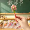 Dia do Professor Presente Prático Caneta Vermelha Especial para Professores Novo Estilo Crochê Flor Vermelha Pequena Presente Prático