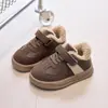 Sapatos de Algodão Jingqi para Crianças 2026 Novo Modelo de Inverno Sapatos Quentes de Inverno com Forro de Lã de Cordeiro Sapatos Duplos de Algodão para Bebês Meninas