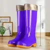 Botas de chuva femininas 2026, cano alto, espessadas, impermeáveis e antiderrapantes, botas de chuva de cano médio, sapatos de água quentes de inverno, sapatos de borracha, sapatos de cozinha