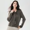 Nueva colección de otoño e invierno de ropa para mujer: suéteres de punto de cachemira con cuello en V y detalle de corbata, suéteres de color liso, tops sencillos y elegantes, versátiles y modernos