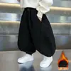 Calças de moletom forradas para meninos, estilo outono e inverno, para crianças pequenas e médias, calças de perna curva, estilo solto de inverno, versão coreana, espessadas, quentes, calças de moletom casuais