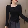 Top asimétrico de manga larga con cordón y diseño elegante para otoño e invierno, con cintura entallada y look moderno.