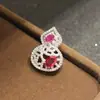 Broche de Cabacinha Vazada com Pedra Vermelha Imitação de Coríndon Banhado a Ouro Poderoso Versátil Estilo Nacional Fivela Magnética Fivela Magnética para Homens e Mulheres