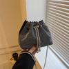 Bolso Cubo de Pedrería para Mujer Bolso 2026 Estilo Nuevo Simple Moda Casual Gran Capacidad Bolso de Hombro Cruzado Bolso de Pedrería de Moda