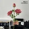 Vintage Tres Cabezas Borde de Cola Rosa Imitación Flor Seca Rosa Flor Falsa Decoración Americana Europea Decoración de Sala de Estar Hogar