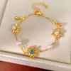 Pulsera Vintage de Flor de Zirconia y Perla con Baño de Oro Genuino, Pulsera de Lujo Ligero de Gama Alta, Joyería Elegante para la Mano para Mujeres