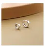 Pendientes de Aro Lisos de Diseño de Nicho, Estilo Nuevo, Simples, Lujo Ligero para Mujer, con un Toque de Alta Gama, Versátiles para el Uso Diario, Pendientes Frescos