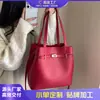 Bolso de cubo popular de este año, bolso de gran capacidad para mujer, nuevo bolso de hombro retro versátil de otoño e invierno 2023