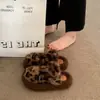 Chanclas estilo caliente alta apariencia más muestra temperamento no 2026 cómodas chanclas estilo callejero mujer textura ligera conveniente celebridad de internet pisada de pie