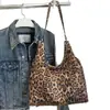 Bolsa de Ombro Feminina 2025 Nova Retro Grande Capacidade para o Dia a Dia Moda Tendência Bolsa Transversal Casual Versátil Bolsa Tote