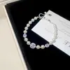 Pulsera geométrica de flor con gota de agua de circón, sensación de lujo ligero y alta gama, versátil y exquisita, joyería única y elegante para mujer al por mayor
