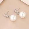 Brincos e Clipe de Orelha Elegantes e Modernos de Pérola de Concha e Zircônia Exquisite, Brincos Cintilantes, Venda Direta da Fábrica