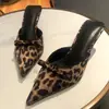 Sandalias de Verano Francesas de Punta Fina para Mujer 2026 Nuevo Estilo Zapatillas con Tacón Alto Estampado de Leopardo para Usar Afuera
