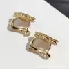 Pendientes de trébol de cuatro hojas para mujer, nácar blanco, ágata roja, chapado en oro V oro de 18 quilates, exquisitos pendientes de trébol de la suerte de tamaño mediano y pequeño