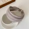 Faixa de Cabeça Larga de Tricô em Formato de Coração Coreana Topo Craniano Alto Faixa de Cabelo Retrô Acessório de Cabelo Versátil Elegante Grampo de Cabelo de Alta Qualidade