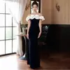 Elegante Vestido Rojo de Hombros Caídos para Novias, Vestido de Cola de Pez Delgado de Alta Gama para Compromisos, Vestido Rojo de Noche para Banquete en Casa