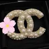 Broche de Perlas Xiaoxiangfeng para Mujer de Alta Gama 2022 Nuevo Diseño Sensación Nicho Traje Abrigo Doble c Pin Corsage