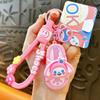 Llavero de zapatillas musicales de panda creativo que da vueltas, lindo colgante para mochila escolar, llavero para coche, agarra regalo pequeño al por mayor