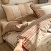 Juego de colcha de terciopelo de leche con borde de concha estilo ins, juego de cuatro piezas de cubierta de edredón de forro polar coral y franela engrosada para invierno, juego de tres piezas para dormitorios