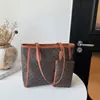 Bolsa Feminina Nova Retrô 2026 Verão Nova Bolsa Tote de Grande Capacidade para o Dia a Dia Bolsa de Ombro Clássica Prática Versátil para o Dia a Dia