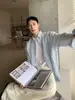 Camisa Retrô Casual Americana Listrada de Manga Longa com Proteção Solar para Homens, Nova Camisa Jaqueta Respirável Estilo Preguiçoso Tendência para Primavera e Outono
