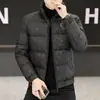 Chaqueta de Algodón con Cuello Alto para Hombre Abrigo de Invierno Marca de Moda Casual Elegante Estilo Europeo Ropa de Algodón Juventud Corta Cálida Chaqueta de Algodón