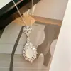 Colar de Pedra Gema Calcedônia Congelada Lichia Lua Branca Lingshui Água Calcedônia Branca Ágata Flores Novo Estilo Chinês Totalmente Cravejado com Diamante