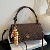 Bolsa pequena super popular transfronteiriça para mulheres, novo modelo 2026, bolsa de mão com design de nicho de luxo leve, bolsa de ombro e transversal versátil