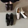 Mocassins estilo britânico, com salto grosso de 6,5 cm, confortáveis e versáteis para mulheres, adequados para primavera e outono, fáceis de calçar, perfeitos para o trajeto diário, feitos de couro genuíno e exalando um estilo elegante.