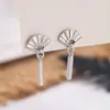 Novos Brincos de Rosca em Forma de Leque com Franjas Estilo Chinês para Mulheres, Design de Nicho com Toque de Luxo, Novos Brincos Femininos Estilo Chinês, Pequenos e Delicados de Rosca