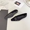 Terciopelo de otoño nuevo bajo precio versátil estilo retro sin cordones zapatos de abuela suela suave boca poco profunda zapatos de un solo color para mujer punta cuadrada 2026 para ir al trabajo
