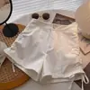 Diseño de cordón lateral de moda, shorts negros de línea A de cintura alta adelgazantes de nicho para chicas de talla grande, elegantes y rejuvenecedores
