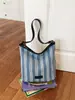 Bolso tipo cubo versátil y simple de verano, diseño de bolso tote de gran capacidad estilo fresco para el trabajo, nuevo bolso de hombro 2026