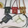 Venta al por mayor de fábrica moda estilo pequeño colgante de borla funda cruzada para teléfono tarjeta monedero multiusos de alta calidad