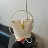 Bolso Transfronterizo para Mujer 2025 Nuevo de Moda Portátil Tipo Cubo Diseño de Nicho Costura de Color Contrastante Bolso de Hombro Cruzado