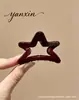 Pinza para el cabello de acetato color vino tinto con forma de estrella de cinco puntas para mujer, diseñada para peinar el cabello en la parte posterior de la cabeza, un accesorio para el cabello grande y elegante con un toque de alta gama