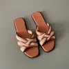 Pantuflas retro de una tira de suela plana para mujer, calzado de exterior, venta al por mayor, estilo Año Nuevo, sandalias tejidas casuales de verano, sandalias de playa