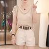 Design Sense Crochet Hollow Knitwear Feminino Verão 2025 Novo Solto Decote em V Manga Curta Fino Casual Top Trendy