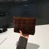 Bolsa de Maquiagem Acolchoada de Grande Capacidade Portátil para Celebridades da Internet Escandinava de Nova Geração Transfronteiriça Bolsa de Maquiagem de Veludo Bolsa de Higiene Pessoal Bolsas