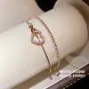 Pulseira Dupla Camada Borboleta Coração Geométrica de Zircônia Simples Europeia e Americana, Pulseira Fashion e Requintada, Joia de Luxo Leve e de Alta Qualidade para Mulheres