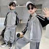 Traje Casual Estilo Coreano Cyber Celebrant para Niños Grandes Medianos Primavera y Otoño Estilo Occidental Chaqueta Cardigan con Letras Pantalones Conjunto de Dos Piezas
