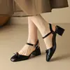 Nuevas sandalias de tacón grueso de tacón medio con punta cerrada 2023 para mujer estilo francés elegante de hada zapatos Mary Jane zapatos de comercio exterior