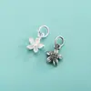 Plata de ley S925 pequeño colgante de margarita hoja de arce flor de cinco pétalos campanilla colgante pulsera de perla de cristal charm