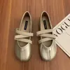 Sapatos Mary Jane com Tiras Cruzadas e Aumento de Altura Estilo Francês para Mulheres, Novidade Outono 2026 Sapatilhas Slip-On, Sapatos Pequenos de Couro para Mulheres
