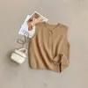 Colete minimalista de cor sólida estilo coreano, estética "old money", gola redonda, adequado para usar em camadas na primavera e no outono, cardigã de tricô macio e confortável