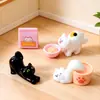 Novos Artesanato Criativo de Resina Gatinho Preto e Branco em Forma Líquida, Decorações para Carro e Mesa, Brinquedos Fofos Tendência de Nicho Atacado