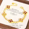 Loja Dourada Mesmo Estilo Ouro Areia DIY Pulseira Flor de Trevo Branca Cravejada de Diamantes, Luxo Leve Nicho Exquisito Joia de Madre Pérola Presente para Namorada