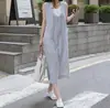 Nova Roupa Feminina Coreana Verão 2026 Vestido Regata Listrado com Decote V Profundo e Fenda Lateral Vestido Listrado de Algodão e Linho para Mulheres